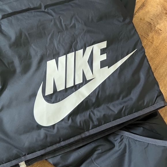 Men's Nike Therma-FIT Legacy Reversible Hooded Jacket - Picture 10 of 15